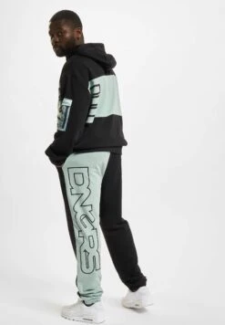 Urban ClassicsDANGEROUS DNGRS CUMULUS BIG PRINT - Träningsbyxor - Black 12 Urban ClassicsDANGEROUS DNGRS CUMULUS BIG PRINT - Träningsbyxor - Black -Stil och Komfort Butik c5eda78fb8b54c96ba6edc5fbd163eeb