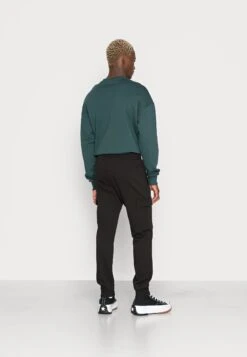 Jack & JonesJPSTGORDON JJSHARK - Träningsbyxor - Black -Stil och Komfort Butik c96db5556b0b451c9d9b1fcdbbec5751