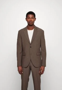 Isaac DewhirstSUIT MOTION MAX - Kostym - Walnut -Stil och Komfort Butik cb1bc7a775414d7eb159fe275ff516e1