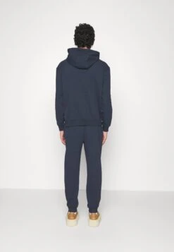 HUGOTRACKSUIT - Träningsset - Dark Blue -Stil och Komfort Butik cd39aceef35a406c99092def81480cb7
