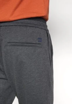 BOSSTABER - Tygbyxor - Dark Blue 13 BOSSTABER - Tygbyxor - Dark Blue -Stil och Komfort Butik ceb02fc39f3d493e8029cba9125749ad