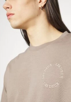 Les DeuxCIRCLE - T-shirt - Bas - Walnut -Stil och Komfort Butik d7ea3828fcdf4927a2627f7300e77c58
