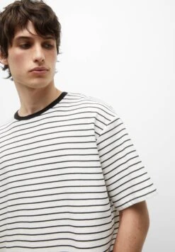 PULL & BEAR PULL&BEARSTRIPED SHORT SLEEVE - T-shirt Med Print - Black -Stil och Komfort Butik d923c0bb1bd54925b4f36b4ad1e53f27