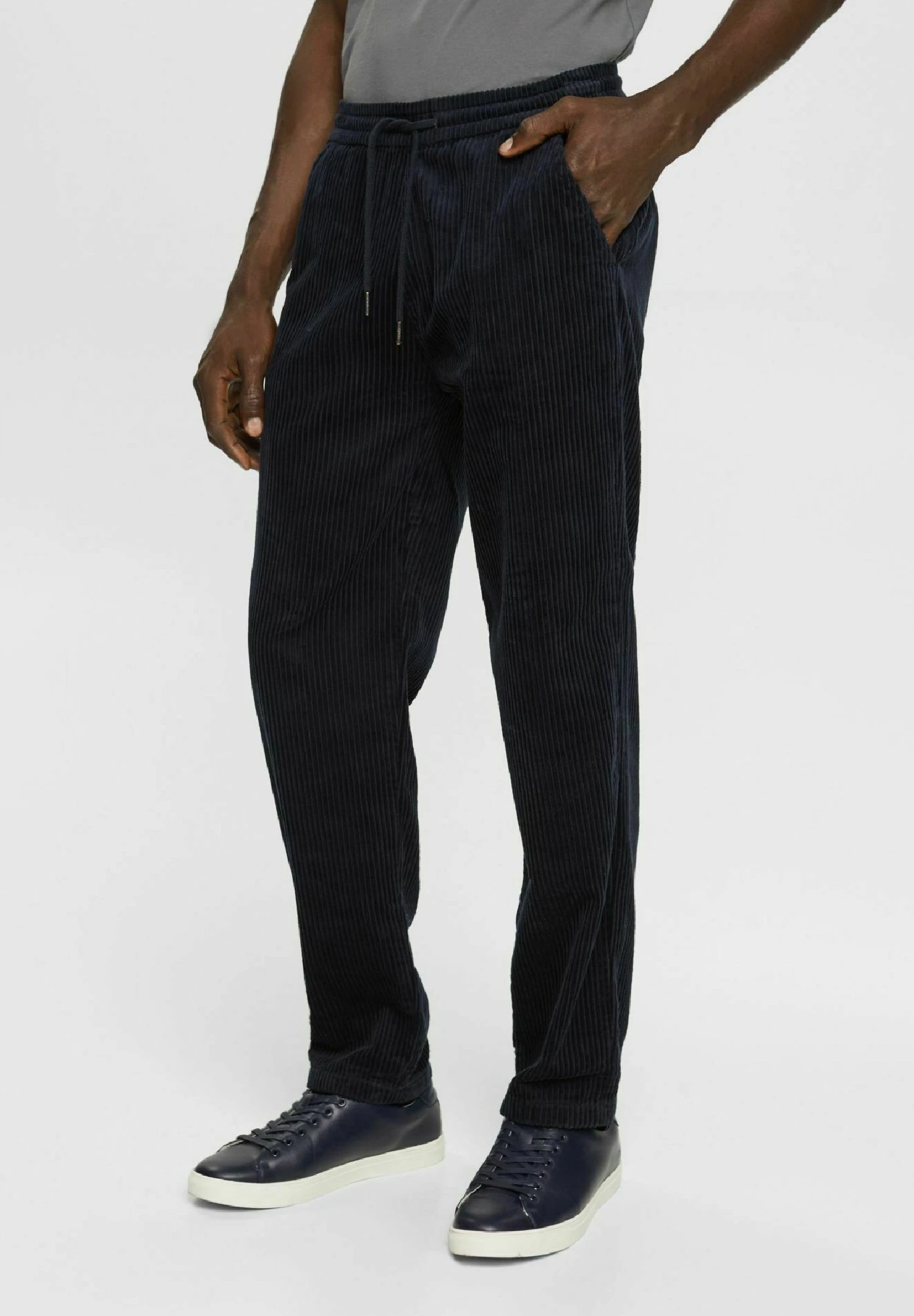 EspritTräningsbyxor - Black 3 EspritTräningsbyxor - Black