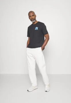 Adidas OriginalsONE - Träningsbyxor - Talc -Stil och Komfort Butik e8d810d55fdc44909ebf727744ed6782