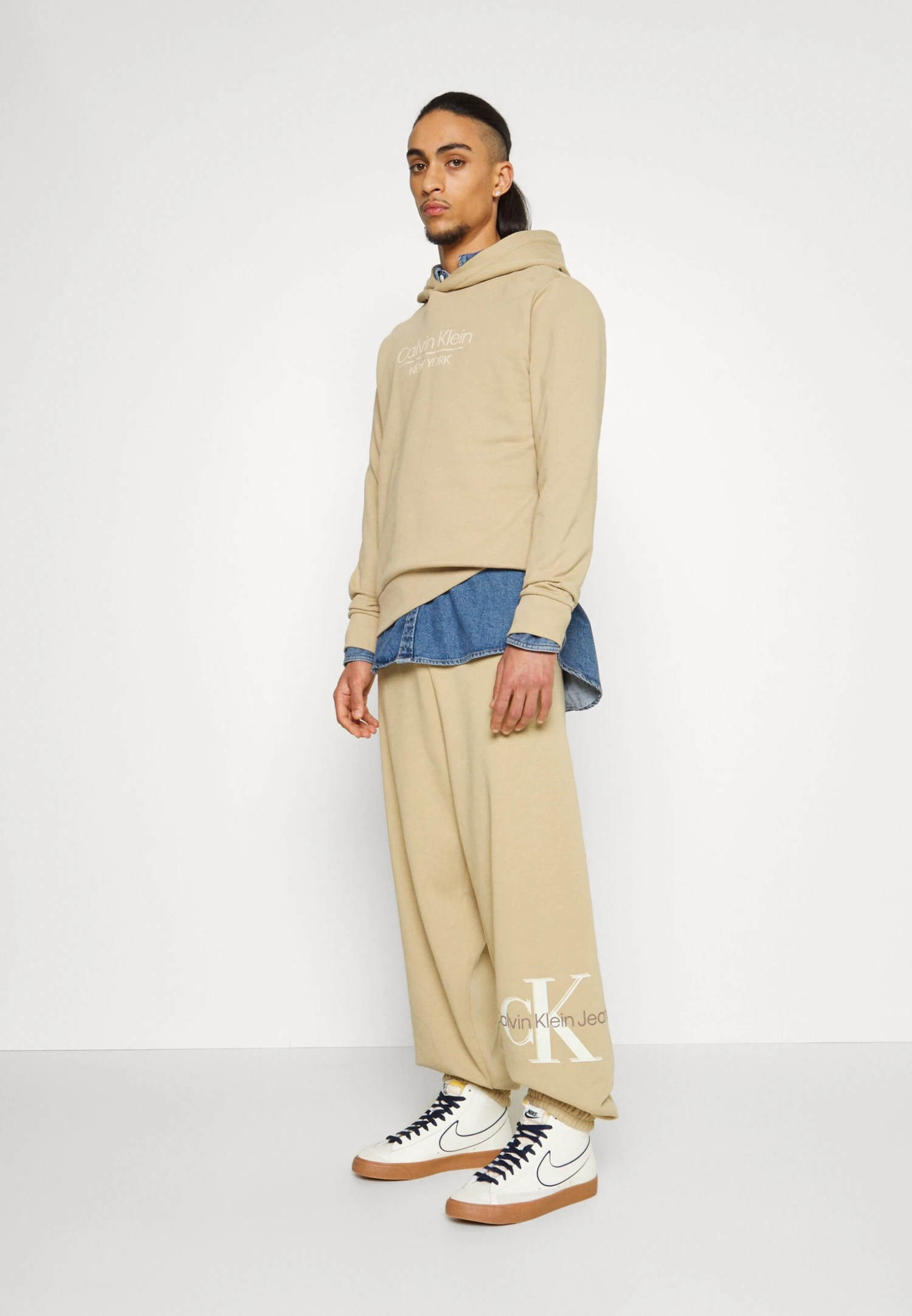 Calvin Klein JeansARCHIVAL MONOLOGO PANT - Träningsbyxor - Travertine 7 Calvin Klein JeansARCHIVAL MONOLOGO PANT - Träningsbyxor - Travertine - Bild 5