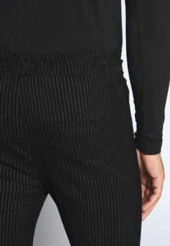 Brave SoulBUCK - Tygbyxor - Black -Stil och Komfort Butik ef320f7308364114be3c437f71745062