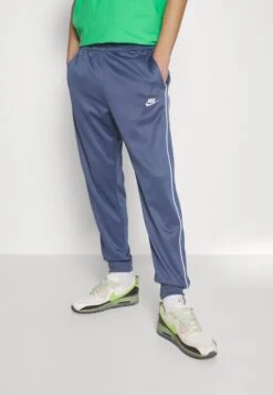 Nike SportswearCLUB PANT - Träningsbyxor - Diffused Blue 11 Nike SportswearCLUB PANT - Träningsbyxor - Diffused Blue -Stil och Komfort Butik ef4ef7ad6d6143d4b5df4b108f172e6a