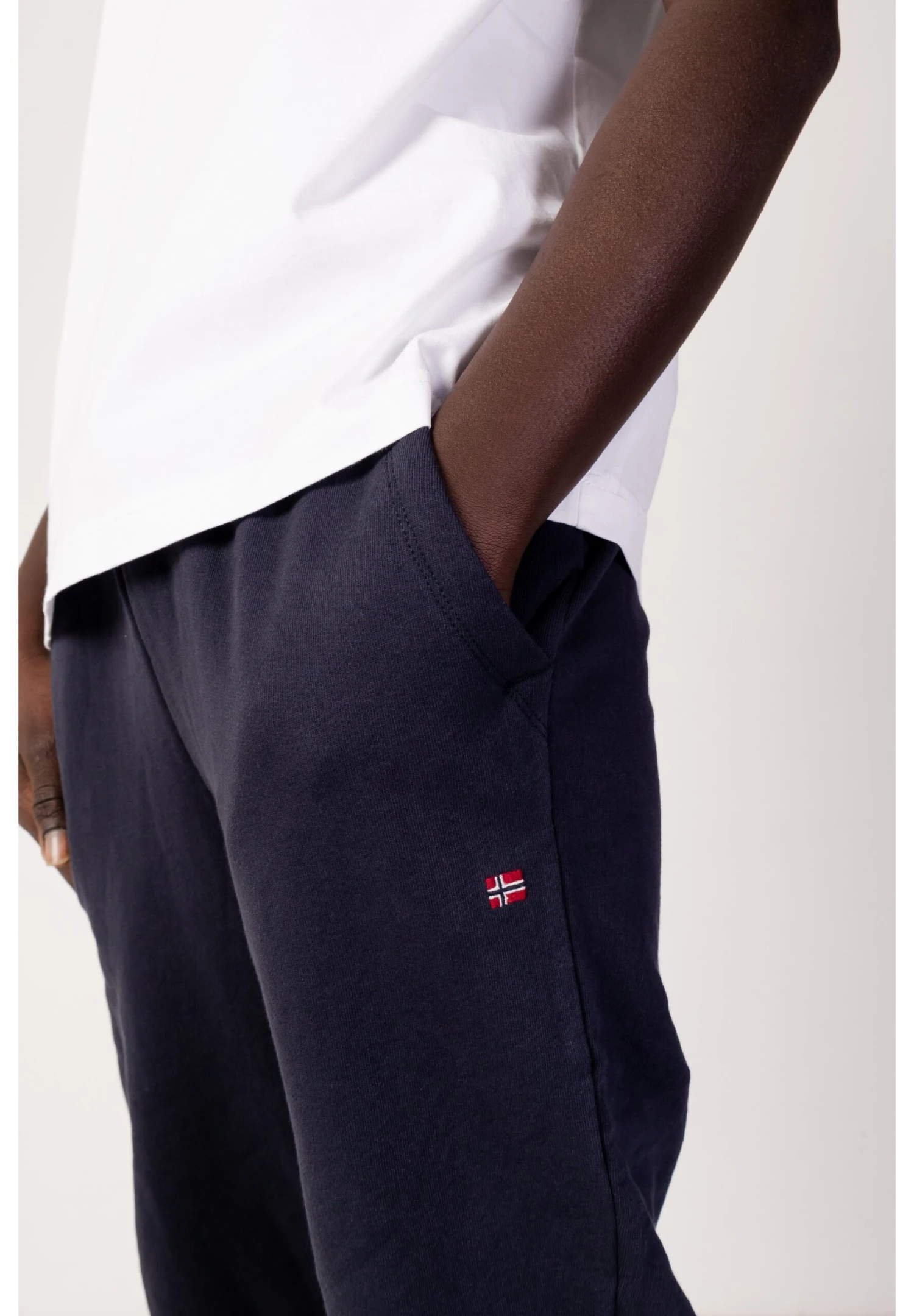 NapapijriMALIS SUM NP0A4H8C - Träningsbyxor - Blu Marine 6 NapapijriMALIS SUM NP0A4H8C - Träningsbyxor - Blu Marine - Bild 4