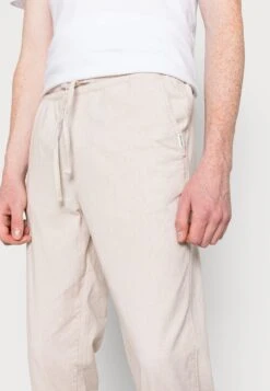 JACK&JONES Premium Jack & Jones PREMIUMJJIACE JJBREEZE - Tygbyxor - White Pepper 11 JACK&JONES Premium Jack & Jones PREMIUMJJIACE JJBREEZE - Tygbyxor - White Pepper -Stil och Komfort Butik fb3cc33e7b8c41fabec7668c88faef21